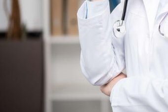 多囊卵巢在琼海市中医院做三代试管预算八万块够不够？